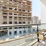 Uni Estate - Elegant One Bedroom