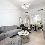 Waves - Cityscape Balcony Views And Cozy Comfort In Dubai