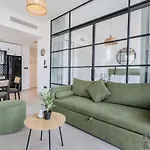 Elegant 2-Br Retreat In Dubai Hills
