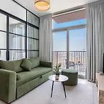 Elegant 2-Br Retreat In Dubai Hills