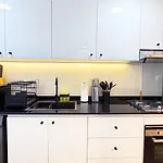 Dubai Marina - Modern Classic Studio Apartment