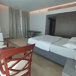 Upgraded 2 Bedroom At Dubai Marina