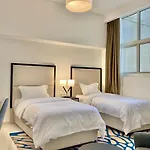 Luxurious 2Br Dubai Skyline & Pool Views