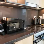 Luxury Two Bedroom Apartment With City & Pool View By Delujo Stays