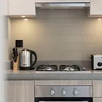 Easemytrip - Sobha Waves Luxury, 1Br Apt With Burj Khalifa View