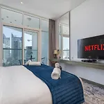 Aws Holiday Homes - Elegance Near Downtown