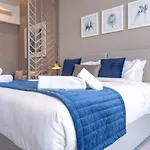 Aws Holiday Homes - Elegance Near Downtown