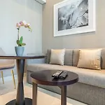 Aws Holiday Homes - Elegance Near Downtown