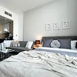Studio Apt W Modern Amenities In Prime Location