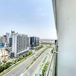 Sol Bay - One Bed With Distant Burj Khalifa View