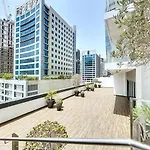 Sol Bay - One Bed With Distant Burj Khalifa View