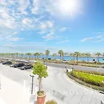 Lux The Elegant Sea View Suite