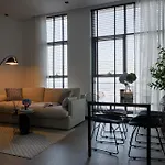 Luxury 1Br Apartment, Canal View