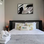 Higuests - Marina Retreat, Luxurious 3Br Steps From The Beach