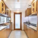 Spacious Modern Apartment In Marina
