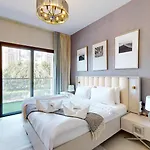Primestay - 1Br Plus Study Room In Eleganz - Jvc