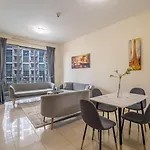 Spacious 1Bdr Apartment Downtown I Standpoint Tower