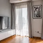 Luxury 1 Bedroom With Beautiful Marina View!