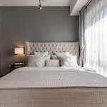 Luxury 1 Bedroom With Beautiful Marina View!