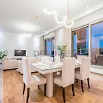 Waterfront 2Br Apartment With Assistant Room In Dream Palm Residence, Palm Jumeirah By Deluxe Holiday Homes