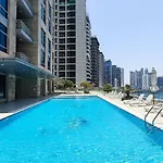 Relaxing Modern Apartment For 4 In Business Bay