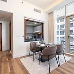 Relaxing Modern Apartment For 4 In Business Bay