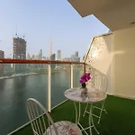 Apartment In Business Bay With Stunning Views Of Burj Khalifa & Canal