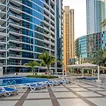 Relaxing 1-Bedroom Perfect For A Family In Dubai Marina