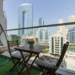 Beautiful Stylish Apartment With Marina Views