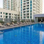 Beautiful Stylish Apartment With Marina Views
