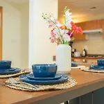 Luxurious 1-Br Apt In Active Dubai Marina