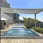 Vayk - Contemporary Building, Spacious 2-Bedroom Apartment