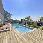 Vayk - Contemporary Building, Spacious 2-Bedroom Apartment