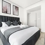 Stonetree - Newly Furnished - Stylish