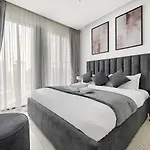 Stonetree - Newly Furnished - Stylish