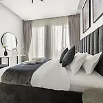Stonetree - Newly Furnished - Stylish