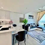 Cozy & Stylish 1Br Apt Jvc Pool & Parking