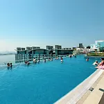 Palm Jumeirah - Free Infinity Pool & Private Beach