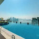 Palm Jumeirah - Free Infinity Pool & Private Beach
