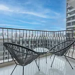 Elegant 2-Bedroom With Modern Kitchenette In Jvc