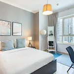 Marina Quays West-Charming 1-Br Retreat In The Heart Of Marina