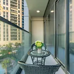 Elegant 2-Br With Canal & City Views Pool Amenities