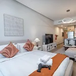 Chic Modern Studio Apartment For 2 In Jvc!