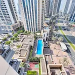 Claren Tower - Sophisticated One Bed With Fountain Views