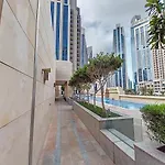 Claren Tower - Sophisticated One Bed With Fountain Views