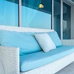 Awesome 1-Bedroom Apartment Perfect For 4 In Business Bay