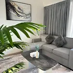 Roomy 1 Bedroom Apartment With Pool View
