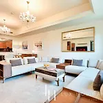 Lux The Elegant Fairmont Palm Suite