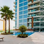Elegant 2-Bed Escape With Dubai Frame & Difc Views