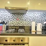 Elegant 1-Br Near Burj Khalifa